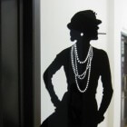 Coco Chanel - weesmeisje ontwierp tijdloze kledingstijl