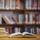 Hoe men bibliotheekboeken beschermde: boetes en boekvloeken