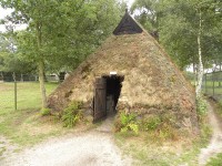 Een plaggenhut met een bijzondere vormgeving / Bron: Tim Strater from Rotterdam, Nederland / Wikimedia Commons