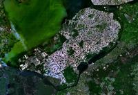 Satellietfoto van Oostelijk- en Zuidelijk Flevoland, al volop in cultuur gebracht / Bron: Publiek domein, Wikimedia Commons (PD)