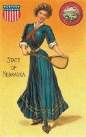 Nebraska-Tennisgirl, ansichtkaart 1900-1910 / Bron: Publiek domein, Wikimedia Commons (PD)