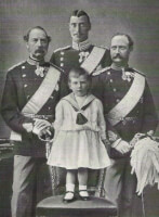 Vier koningen: v.l.n.r. Christiaan IX, Christiaan X, Frederik VIII, voor: Frederik IX