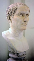Buste van Julius Caesar (+/- 100 v. C - +/- 44 v. C.)  / Bron: Andreas Wahra, Wikimedia Commons (Publiek domein)