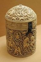 Naast katoen verdiende de VOC ook veel geld met de inkoop van ivoor / Bron: Medina Azahara, Wikimedia Commons (Publiek domein)