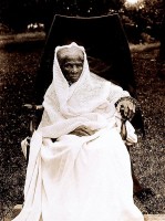 Harriet vlak voor haar overlijden in de tuin van haar tehuis / Bron: Publiek domein, Wikimedia Commons (PD)