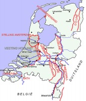 Nederland met de verdedigingslinies / Bron: Niels Bosboom, Wikimedia Commons (CC BY-SA-3.0)