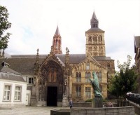 Sint-Servaasbasiliek in Maastricht. Op de foto het gotische Bergportaal / Bron: Pernambuco