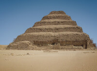  De trappenpiramide van Djoser / Bron: Zolakoma, Flickr (CC BY-2.0)
