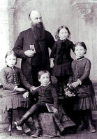 Hechler en zijn kinderen / Bron: www.findagrave.com, Wikimedia Commons (Publiek domein)