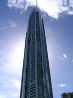 Q1 Tower / Bron: Benchill / Wikimedia Commons