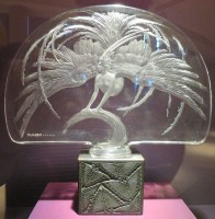 Vuurvogel door René Lalique 1922 / Bron: Wmpearl, Wikimedia Commons (Publiek domein)